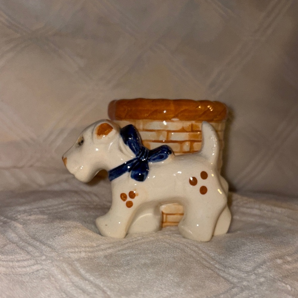 1945-1952 Occupied Japan Scottish Terrier Ceramic Dog Figurine with Basket